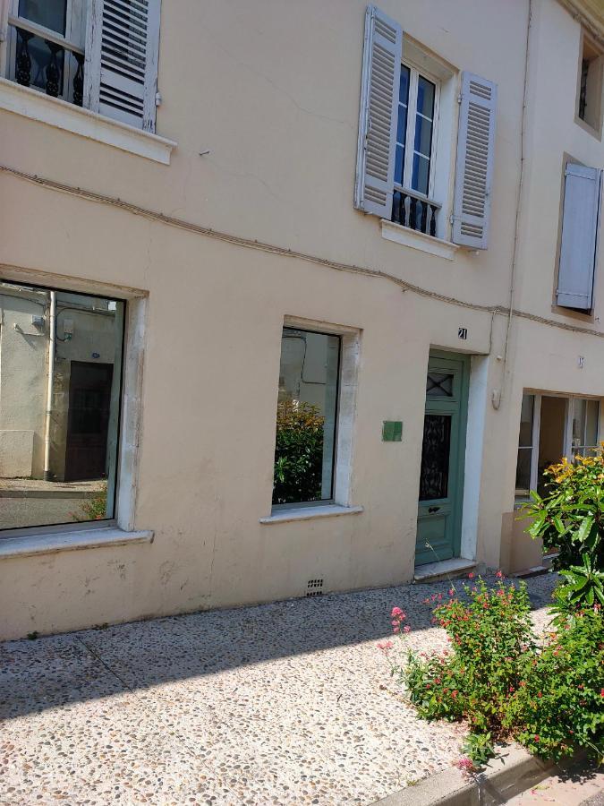"Les Chacobins" - Appart'Etape Avec Garage Velos La Réole Exterior photo