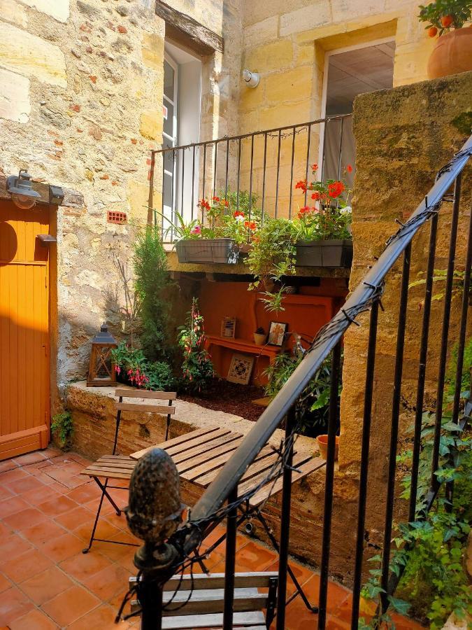 "Les Chacobins" - Appart'Etape Avec Garage Velos La Réole Exterior photo
