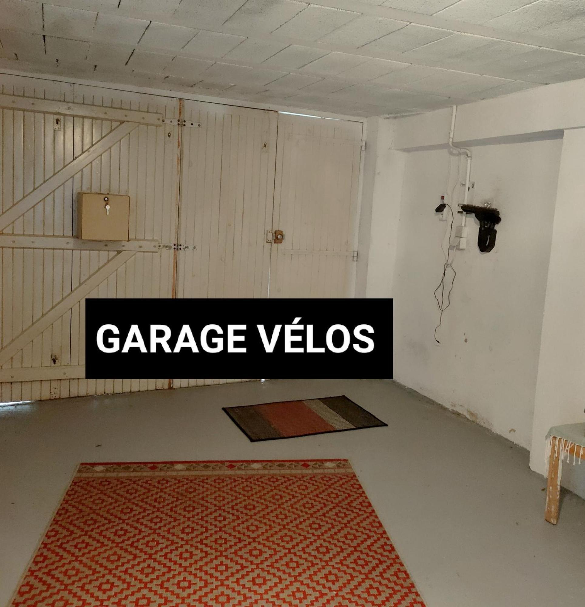 "Les Chacobins" - Appart'Etape Avec Garage Velos La Réole Exterior photo