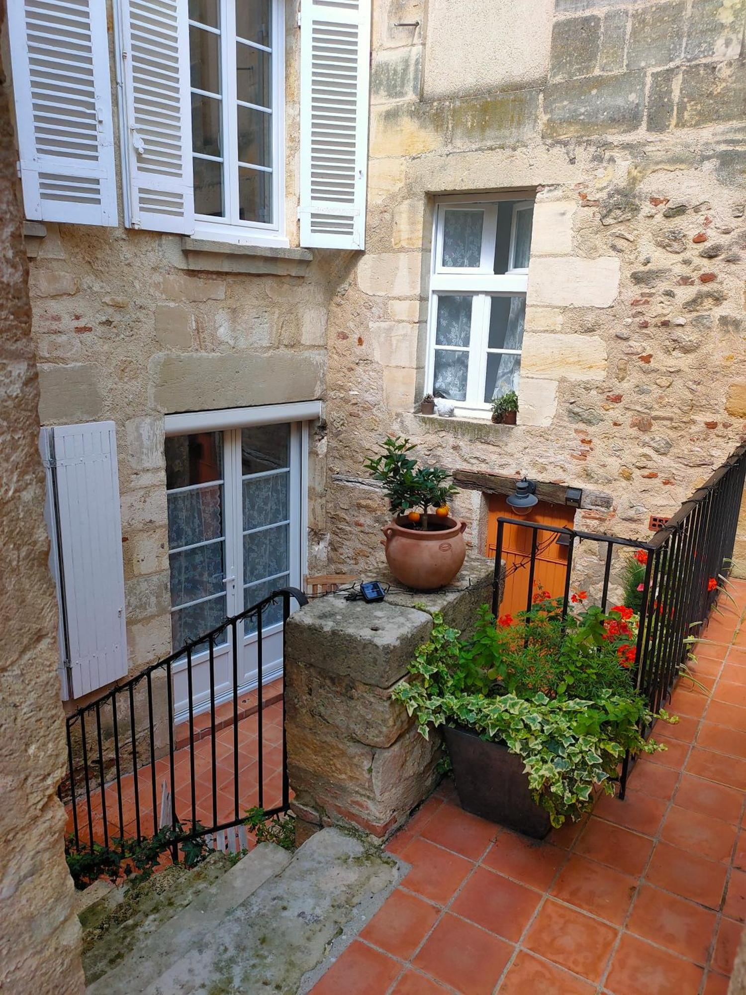 "Les Chacobins" - Appart'Etape Avec Garage Velos La Réole Exterior photo