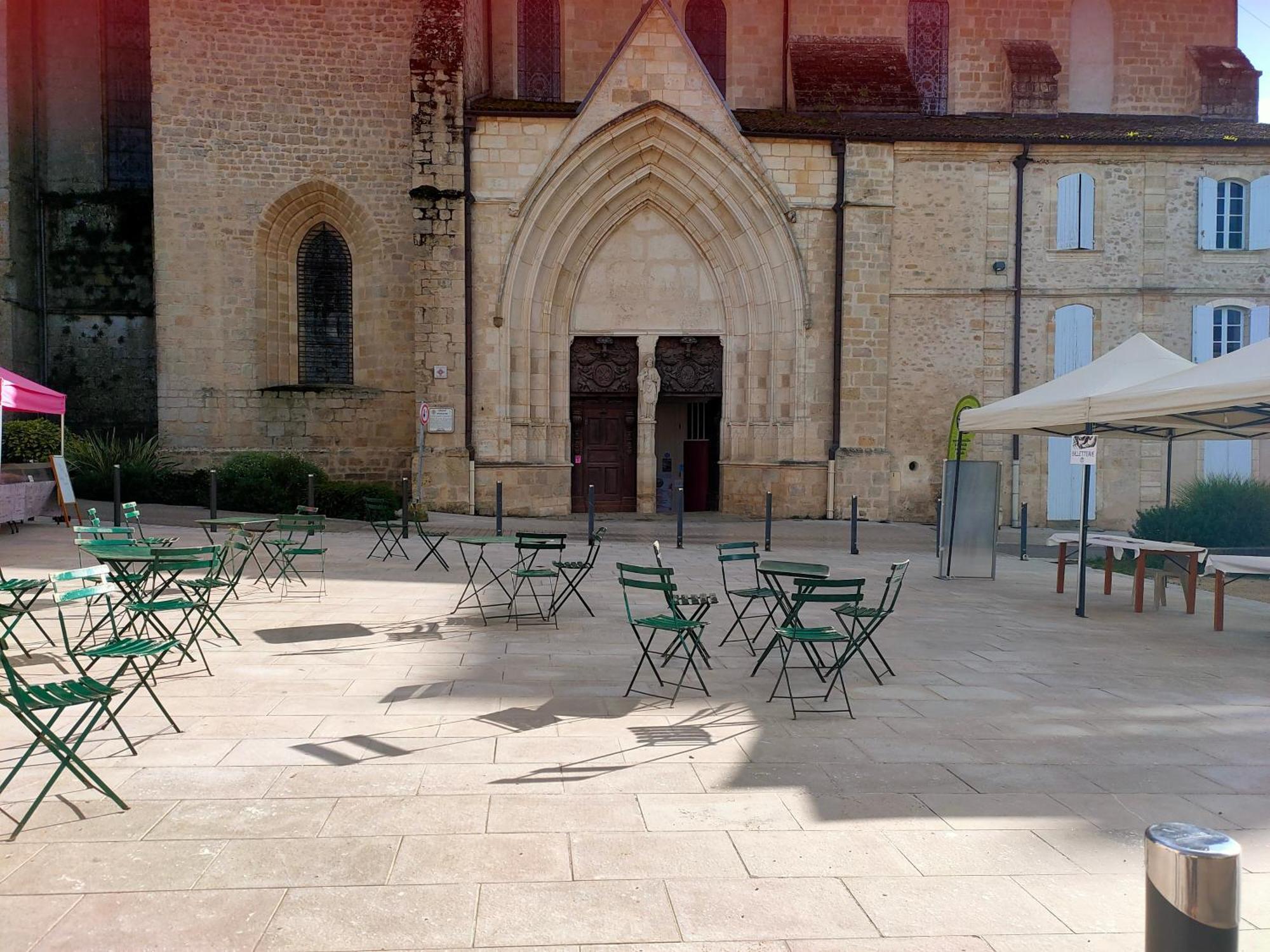 "Les Chacobins" - Appart'Etape Avec Garage Velos La Réole Exterior photo
